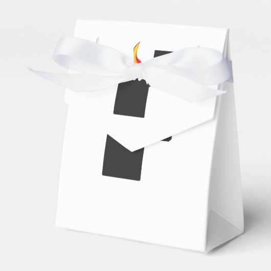 火の付いた開いたシガレットライター フェイバーボックス (正面サイド)