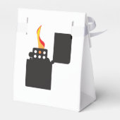 火の付いた開いたシガレットライター フェイバーボックス (裏面サイド)