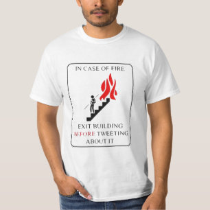 火の場合には、さえずる前に建物を出て下さい Tシャツ