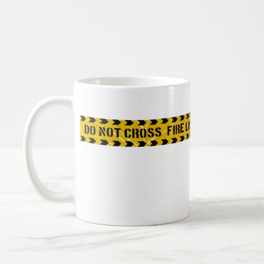 火の線は黄色のコーヒーマグストライプを交差しない コーヒーマグカップ (左)