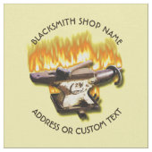 火の金敷そしてハンマーが付いている鍛治屋の店 ファブリック (クローズアップ)