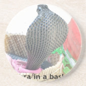 火を吐く準備ができたかごの中のコブラ コースター (正面)