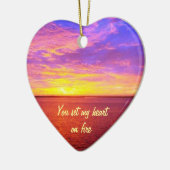 火トークンの燃える日没のパーソナライズなハート セラミックオーナメント (左)