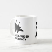火力によるレーザー誘導の民主主義/平和 コーヒーマグカップ (正面左)