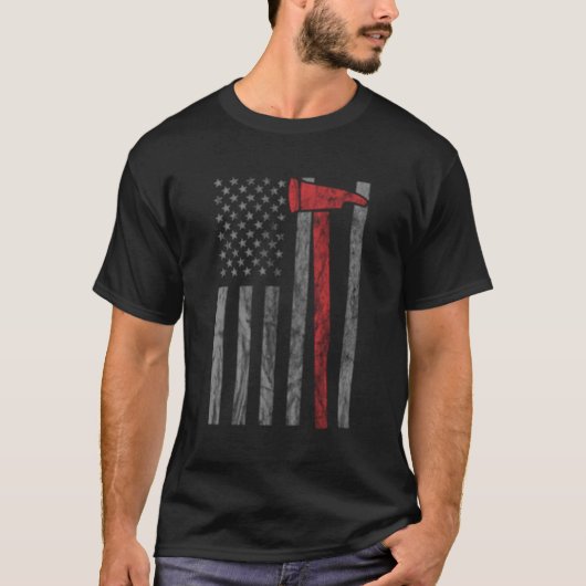 火動揺して斧アメリカ国旗の消防士 Tシャツ (正面)