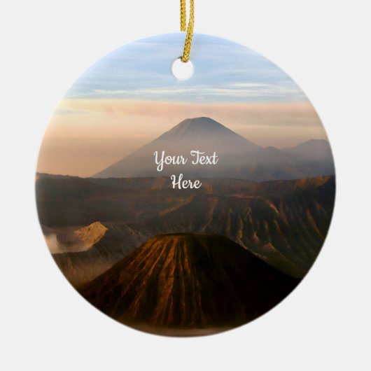 火山の山の写真 セラミックオーナメント (正面)