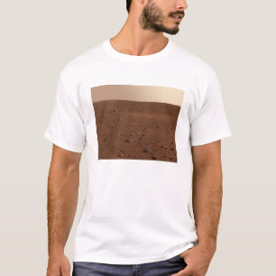 火星の岩が多い表面 Tシャツ