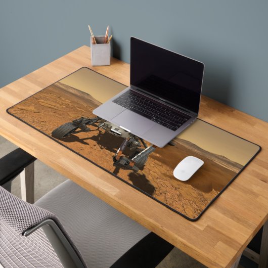 火星の表面で動作する忍耐ローバー。 デスクマット (オフィス2)