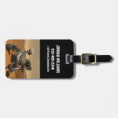 火星の表面で動作する忍耐ローバー。 ラゲッジタグ (正面横)