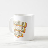 火曜日Groovyスタイル70erレトロデザイン コーヒーマグカップ (正面左)