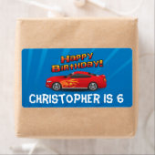 火炎少年の誕生日パーティーとホットレッドレースカー ラベル (インサイチュ)