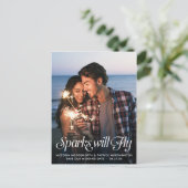 火花が飛ぶタイポグラフィ結婚式の日付を保存 案内ポストカード (スタンド正面)
