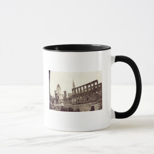 火薬庫、Ypres、1915年6月の近くの台なし マグカップ (右)