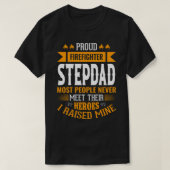 火誇りを持った士STEPDADほとんどの人がTに会わない Tシャツ (デザイン正面)