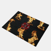 火Deptのマルタ十字の消防士の炎 ドアマット (アングル)