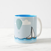 灯台およびヨットとの航海のな場面 ツートーンマグカップ (正面右)