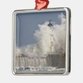 灯台に対して衝突する波 メタルオーナメント (左)