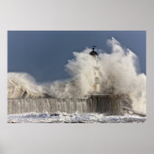 灯台に押し寄せる波 ポスター (正面)