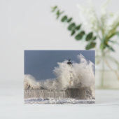 灯台に押し寄せる波 ポストカード (スタンド正面)