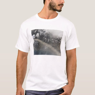 灰と蒸気は引き続き沸騰する Tシャツ