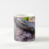 灰灰色のナメクジ コーヒーマグカップ (中央)