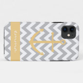 灰色および白いシェブロンの黄色のいかりのモノグラムの箱 Case-Mate iPhoneケース (裏面(横))