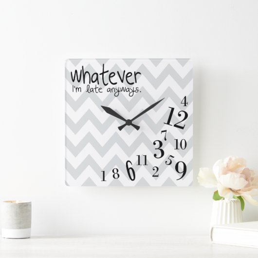 -灰色および白いシェブロンものは何でも スクエア壁時計 (ホーム)