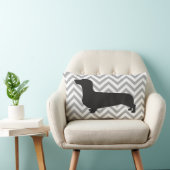 灰色および白いシェブロン-枕のダックスフント ランバークッション (椅子)