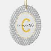 灰色および黄色のクローバーのモノグラム セラミックオーナメント (右)