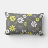 灰色および黄色の花模様 ランバークッション (裏面)