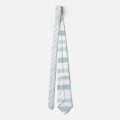 灰色がかった灰色の緑のストライプ線の白 ネクタイ (裏面)