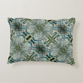 灰色がかった緑と緑がかったシアンのthroの繰り返し アクセントクッション (裏面)