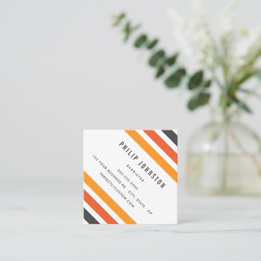 灰色とオレンジ色のレトロストライプの白い対角線 スクエア名刺 (スタンド正面)