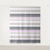 灰色とピンクの縦ストライプの文字。 タペストリー (正面)