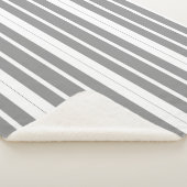 灰色と白のストライプ シェルパブランケット (3/4)