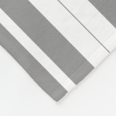 灰色と白のストライプ フリースブランケット (角)
