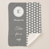 灰色と白のモノグラムの昼寝 シェルパブランケット (正面)