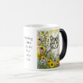 灰色と白の子ネコが花に座る モーフィングマグカップ (正面右)