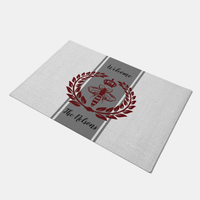 灰色と赤王室の蜂ストライプの ドアマット (アングル)