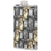 灰色と金色の染み、長方形の破片を彫った フラスク (左)