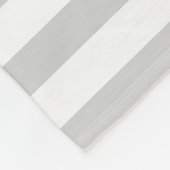 灰色と黄色のストライプモノグラム フリースブランケット (角)