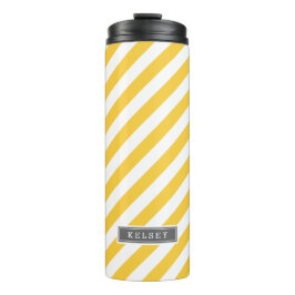 灰色と黄色の名門私立校風のストライプモノグラム タンブラー