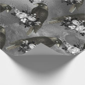 灰色に冠をかぶった黒鳥と白い花 ラッピングペーパー (角)