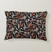 灰色に風変わり刻まれたサンゴの組織に赤く染まった アクセントクッション (裏面)