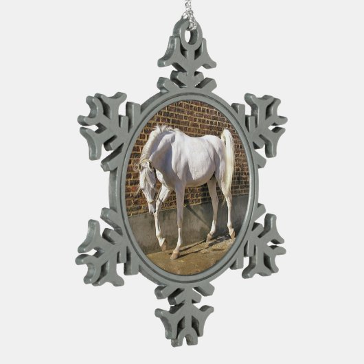 灰色のアラビアの種馬のクリスマスのオーナメント スノーフレークピューターオーナメント (左)