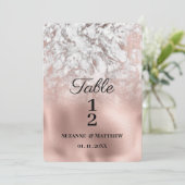 灰色のエレガント白いバラの金ゴールド大理石のテーブル番号 招待状 (スタンド正面)