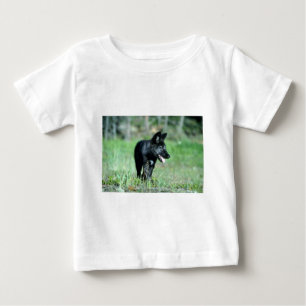 灰色のオオカミ夏(黒段階)の幼いこども ベビーTシャツ