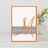 灰色のオレンジ結婚式招待状|のモノグラムの名前 招待状 (スタンド正面)