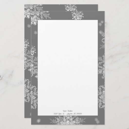 灰色のクリスマススノーフレークパーソナライズされた 便箋 (正面/裏面)