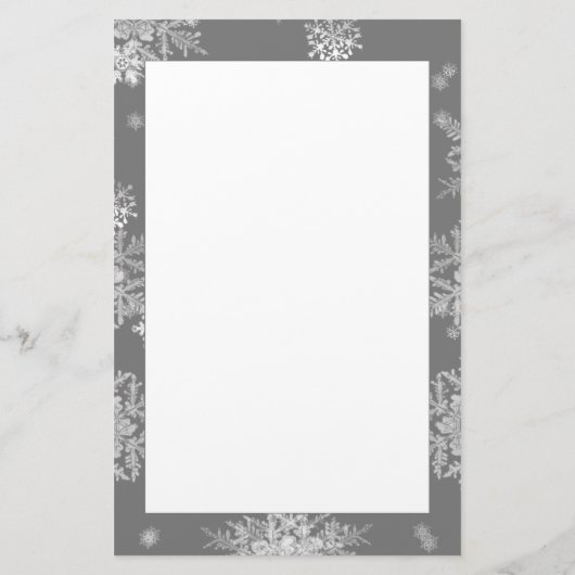 灰色のクリスマススノーフレークパーソナライズされた 便箋 (裏面)